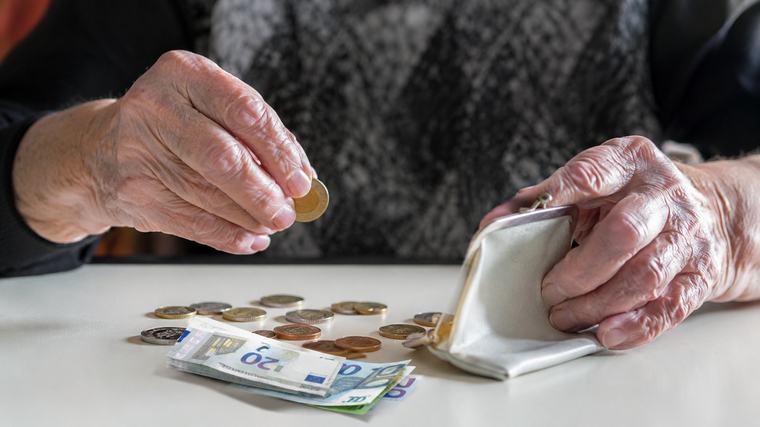 Sklamaní pracujúci dôchodcovia: Vyššie odvody nemusia znamenať výrazné zvýšenie penzie