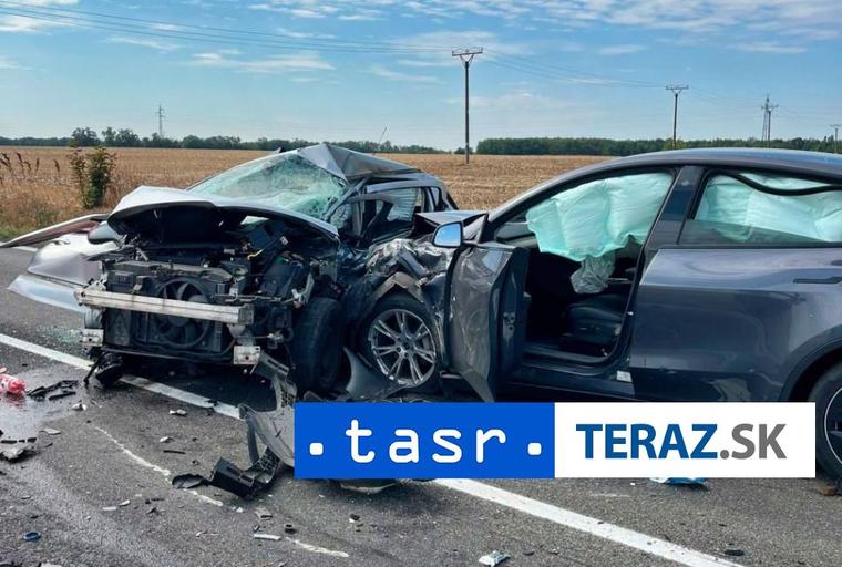TRAGICKÁ NEHODA: Po zrážke troch áut pri Nových Zámkoch hlásia 2 obete
