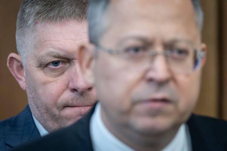 Jednopercentné škrty aj vyššie dane pre banky a hazard. Koalícia hľadá milióny na drahé sľuby