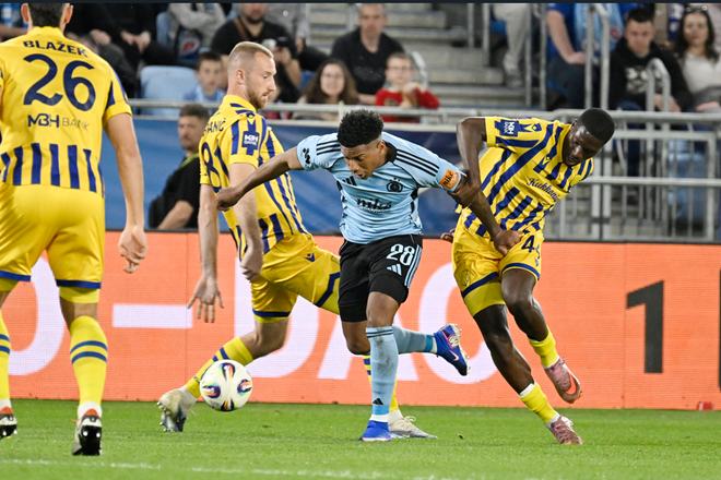 Najväčší šláger na Žitnom ostrove. Pokorí Slovan aktuálneho lídra ligového pelotónu?