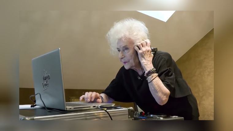Slovenskí seniori zažili ŠOK: Párty u nich odpálila 88-ročná DJ-ka prababička!