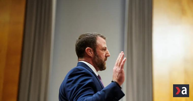 Americký minister pre vnútornú bezpečnosť po poruche motora núdzovo pristál vo Washingtone