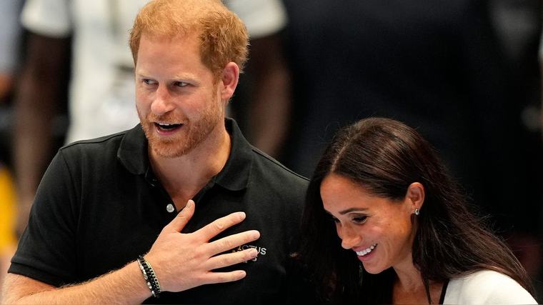 Pravidlá sa zmenili: Princ Harry a Meghan museli po návrate domov siahnuť hlboko do vrecka!