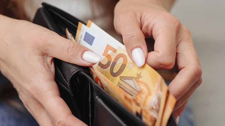 Rodičia, pozorne čítajte: Vláda mení pravidlá pre prídavky na deti!