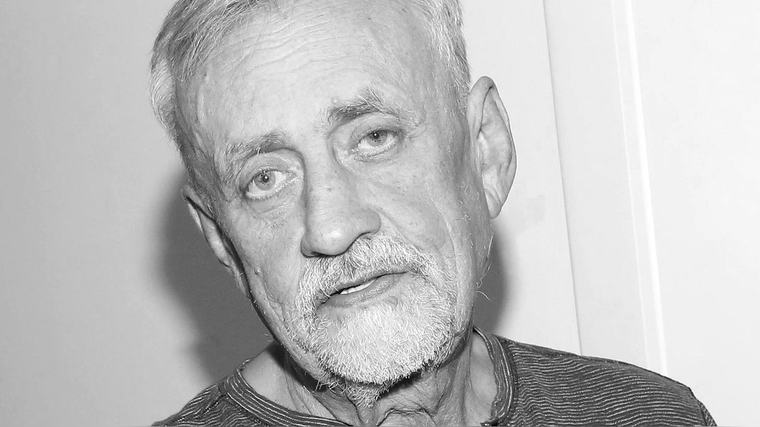 Fanúšikovia sú v šoku: Zomrel spevák Richard Tesařík († 80)! V Pelíškach si zahral ďáďu Borisa