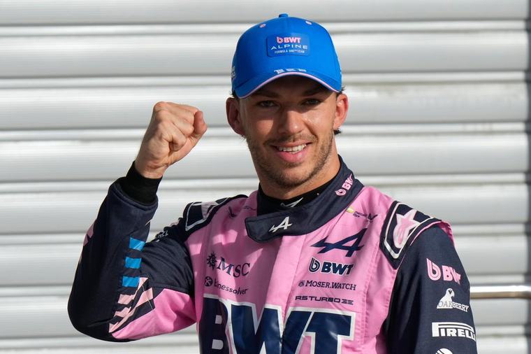 Verdikt od FIA ho nezlomil, no netajil frustráciu. Gasly po triumfe: Rád by som sa zaobišiel bez toho