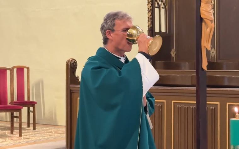Tajomstvo omšového vína: Kňazi nemôžu vypiť hocičo