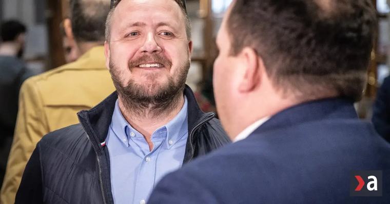 Politik sa dobrovoľne ospravedlní Jánovi Čurillovi