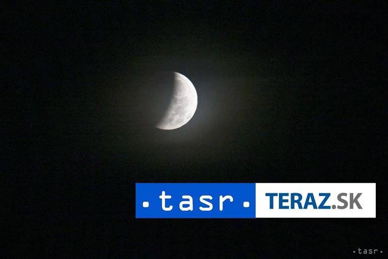 OBRAZOM: Svet aj Slovensko sledovali zatmenie Mesiaca