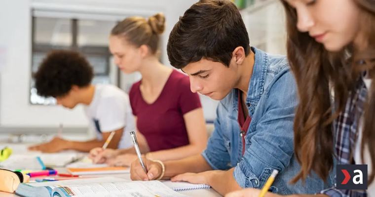 Maturant, ktorý nechce len „prežiť“ posledný rok školy? V hre je vývoj vlastného startupu, certifikát, mentoring aj 10 000 eur