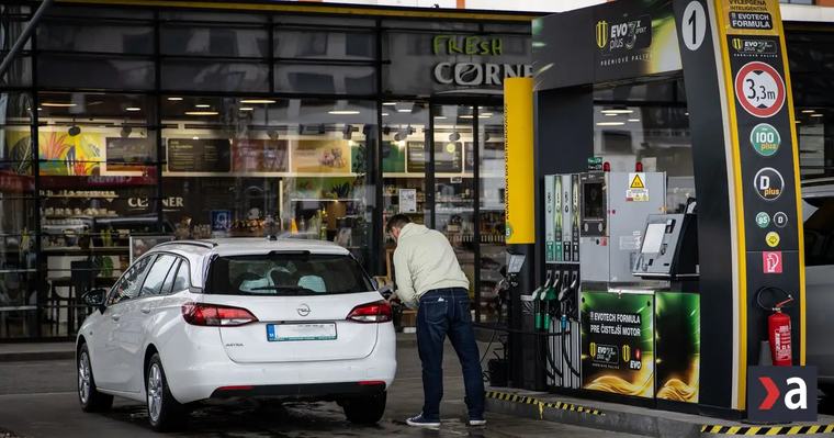 Nafta na pumpách trhá rekordy, hoci ropa zlacňuje: Prečo na Slovensku platíme viac a dokedy to potrvá?