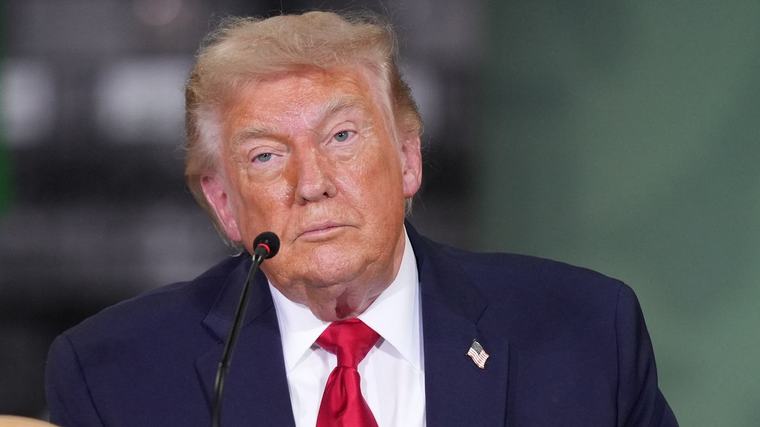Situácia eskaluje, Trump opäť udrel na Irán: Pri Hormuze zneli masívne výbuchy, príde ďalší úder?