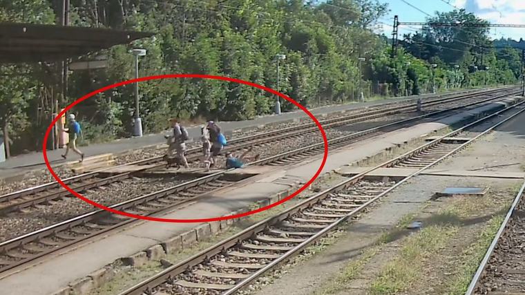 Český rušňovodič ukázal desivé VIDEO: Rodina riskovala životy troch detí, zrážke unikli o vlások!