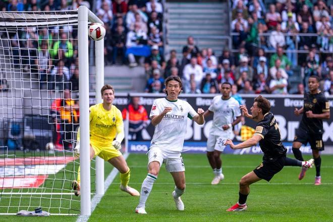 Nováčik Bundesligy púta pozornosť. Senzačným výkonom otočil skóre