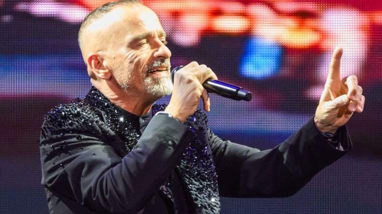 Šok pre fanúšikov: Svetoznámy spevák Eros Ramazzotti skončil na operačnom stole! Turné musel odložiť