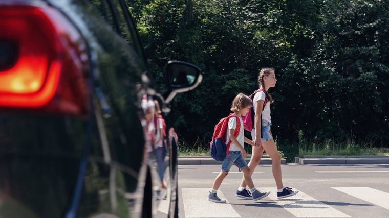 Vodiči, zbystrite pozornosť: Polícia upozorňuje na zásadné zmeny pre šoférov aj chodcov!