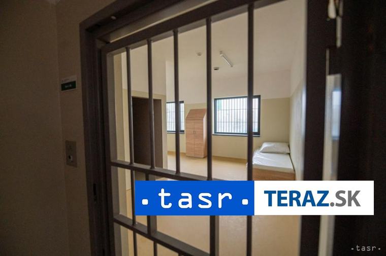 TYRAN Z LEVÍC JE UŽ VO VÄZBE: Manželku bil a dával jej nôž na krk