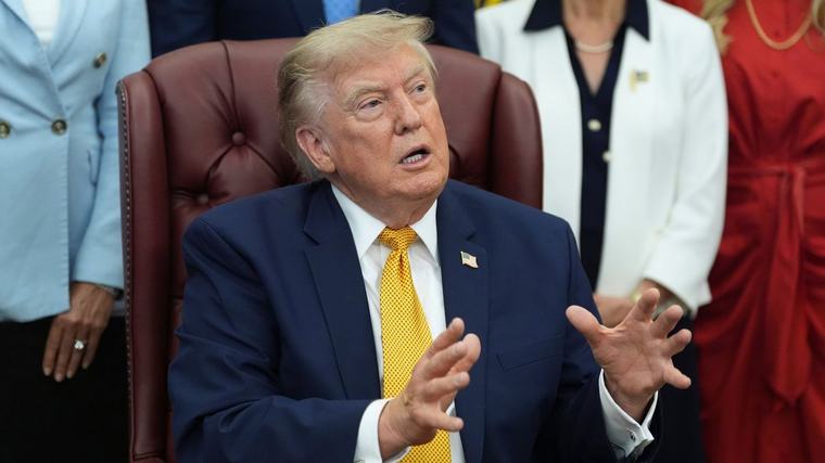Bude viac sexy: Trump vyhlásil, že USA ovládajú Hormuzský prieliv a chce ho premenovať po sebe!