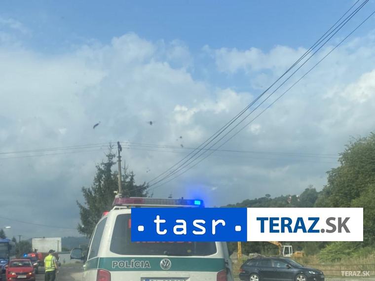 Cesta medzi Považskou Bystricou a obcou Prečín je pre nehodu uzavretá