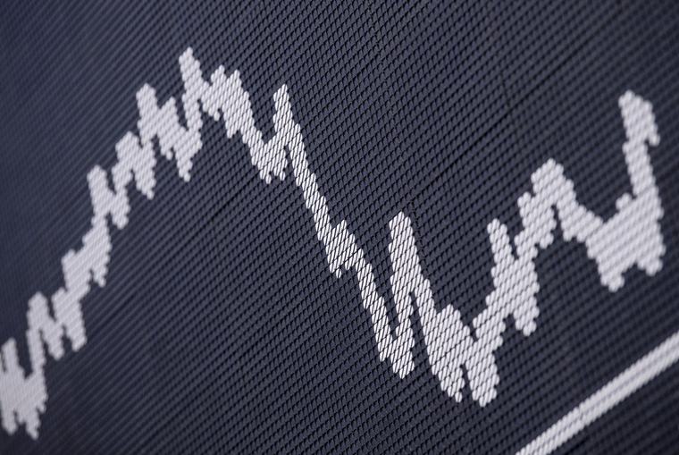 Investori si pýtajú čoraz viac, aby boli ochotní vládam požičať. Draho sa financujú USA, Nemecko aj Slovensko