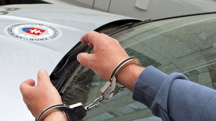 Muža obvinili z vraždy manželky († 54): Mrazivé detaily tragédie v okrese Trenčín!