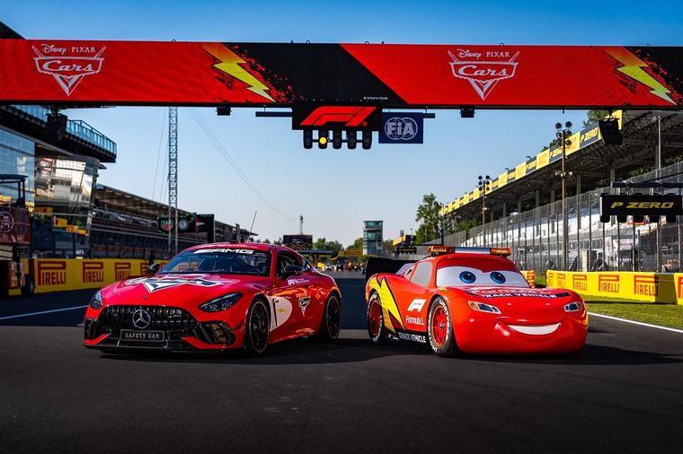 FOTO Veľké prekvapenie pre fanúšikov Formuly 1. Na Veľkej cene Talianska sa objavil Bleskový McQueen