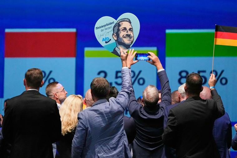 Víťazstvo AfD znepokojilo európskych politikov, Orbán sa teší