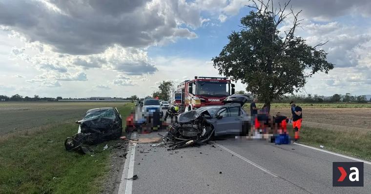 Čelná zrážka dvoch áut uzavrela cestu medzi obcami Kostolná pri Dunaji a Hrubá Borša, hlásia ťažko zranených