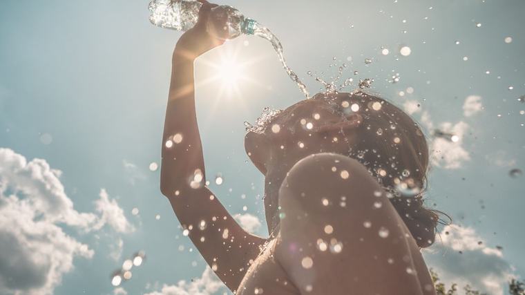 Slovensko čaká tropických 35 °C: Predpoveď búrok sa razom zmenila, čo k nám skutočne dorazí?
