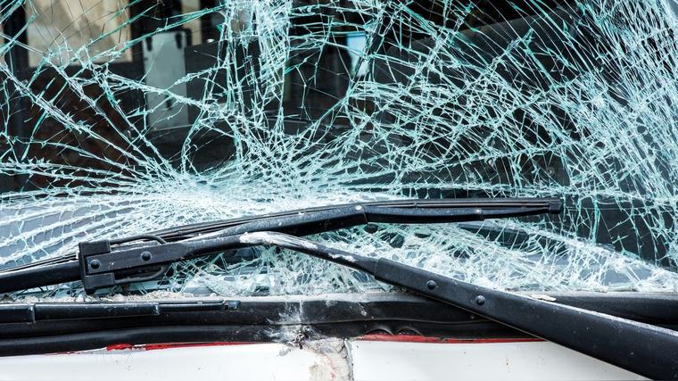 Záchranári nespali celú noc: Pád autobusu do priepasti neprežilo 25 detí a tínedžerov