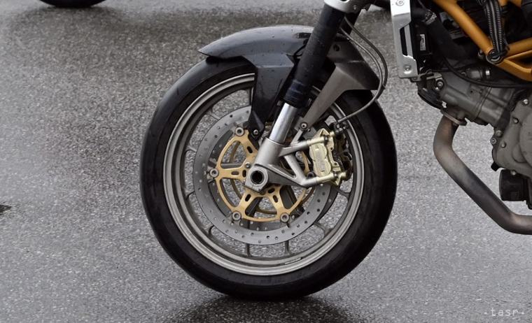 NAHÁŇAČKA V BRATISLAVE: Motorkár unikal s falošným EČV