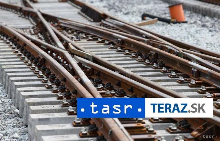 INCIDENT NA TRATI: Rýchlik vošiel v Trnave do cesty nákladného vlaku