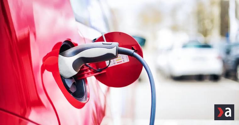 Brusel sa podľa vedcov mýli. Spočítali, koľko emisií reálne ušetria elektro autá a prišli so znepokojivým číslom